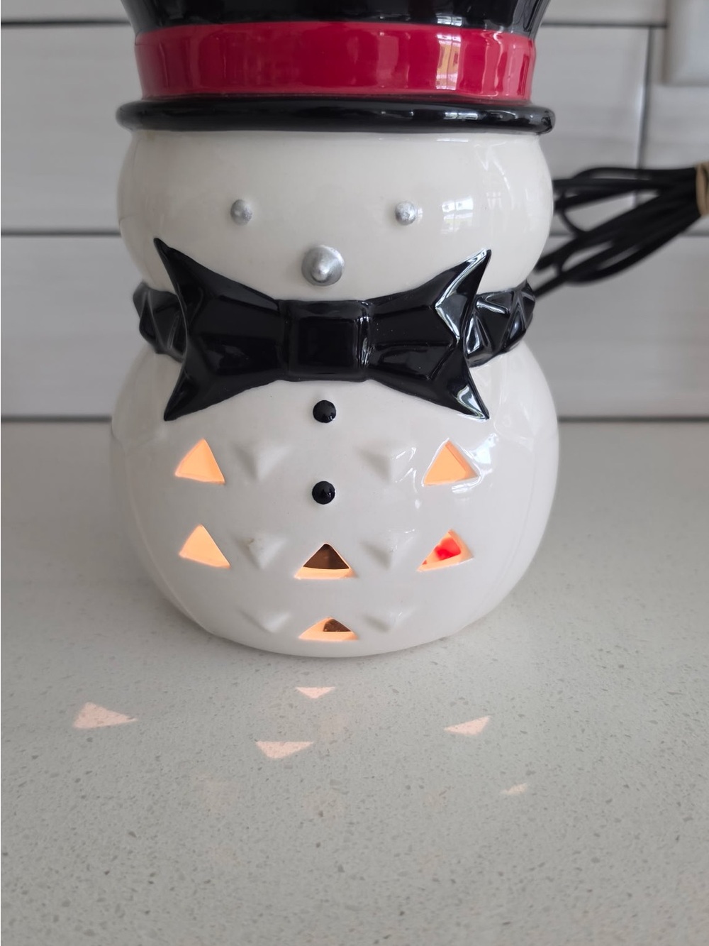 Ceramic Yankee Candle Wax Warmer Jack Frost White with Black Bow